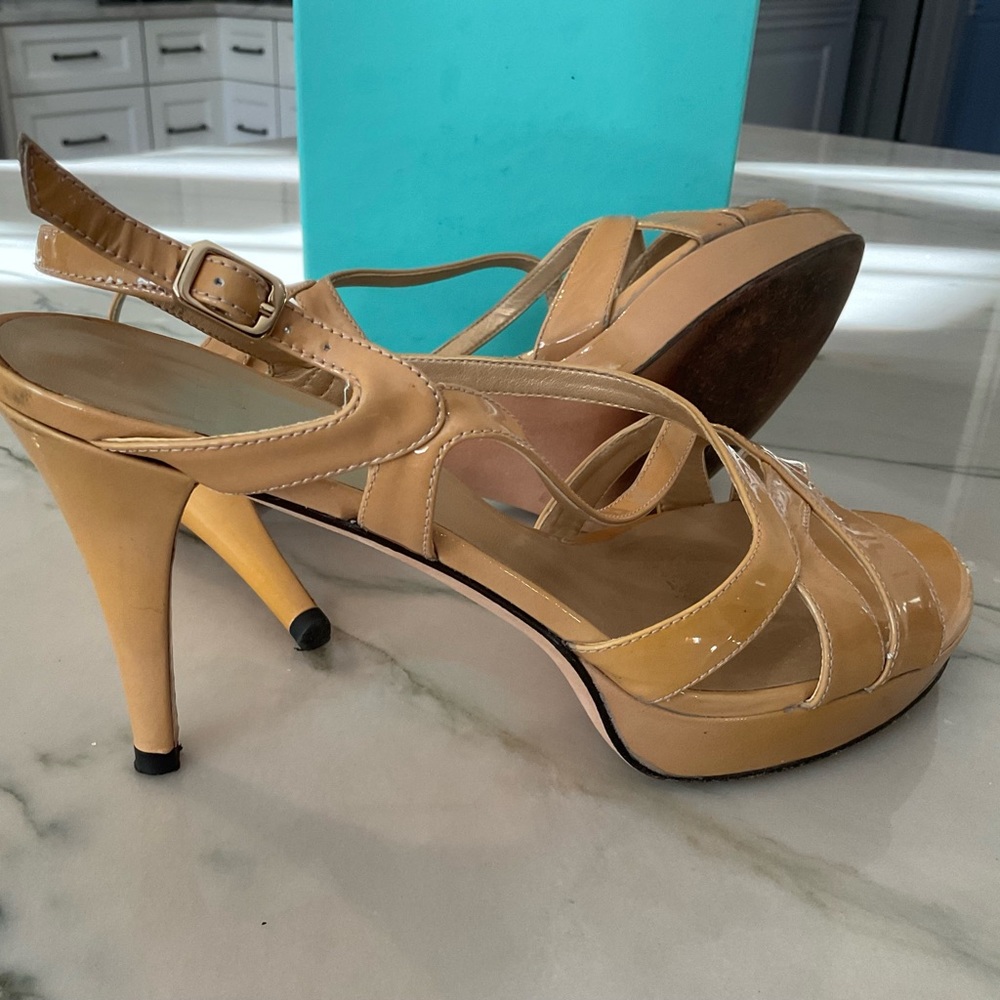 Stuart Weitzman Cross Strappy Buckle Heels Sz 8 Nude - Picture 10 of 15
